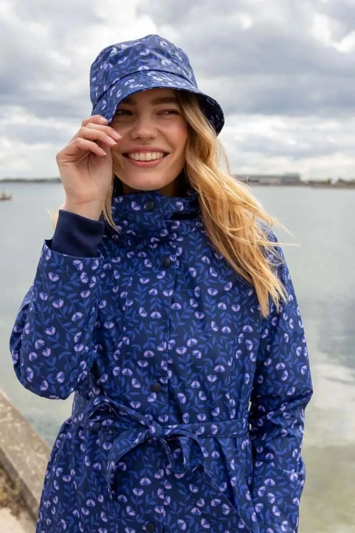 Danelisabeth Raincoat Navy/Lilac Fleurie
